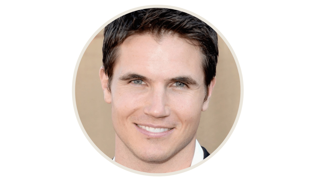 Robbie Amell  